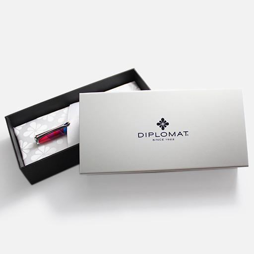 DIPLOMAT Esteem MadC Violet Caneva Fountain Pen Medium