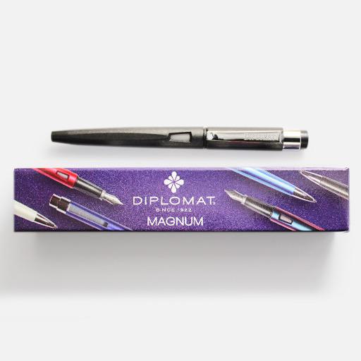DIPLOMAT Magnum Crow Black Fountain Pen Medium