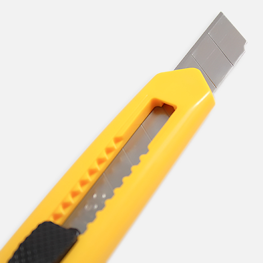 DELI Auto Lock 18mm Blade Cutter