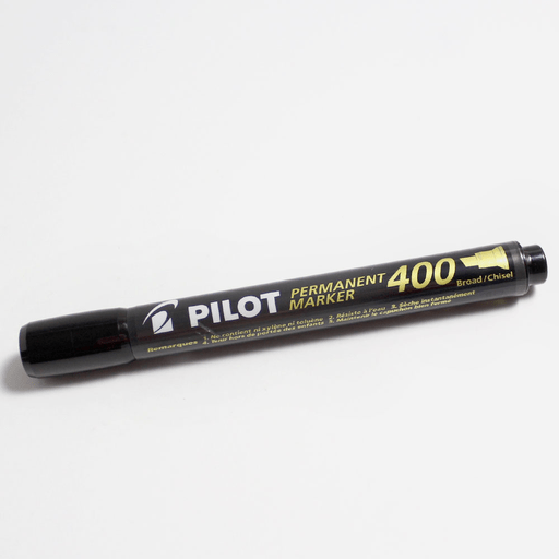 PILOT 400 Permanent Marker Chisel Tip Black